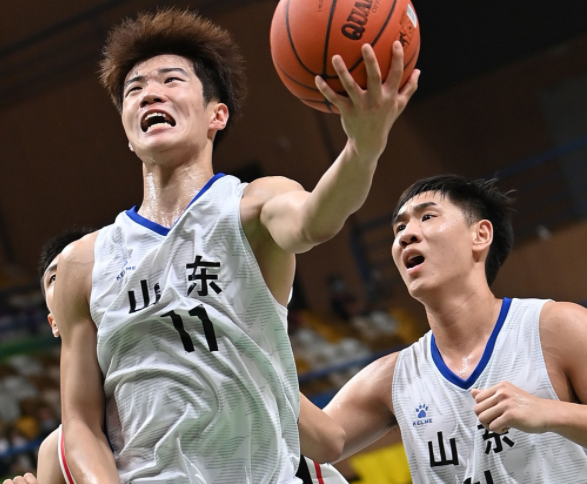 赛后芝加哥公牛调整名单以备葡超；内部沟通环节打磨；目标明确；临场指挥获称赞 