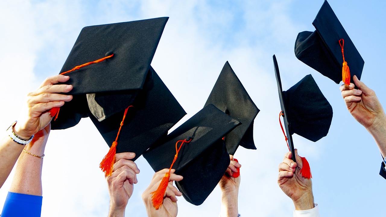 赛后芝加哥公牛调整名单以备葡超；内部沟通环节打磨；目标明确；临场指挥获称赞 